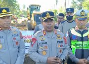 Polri untuk Masyarakat: Ketika Polisi Menambal Jalan dan Menguatkan Dapur Warga Konawe Selatan